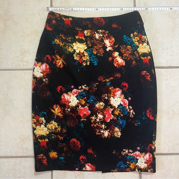 Size 10 Cynthia Rowley Black Floral Pencil Skirt - Picture 3 of 8